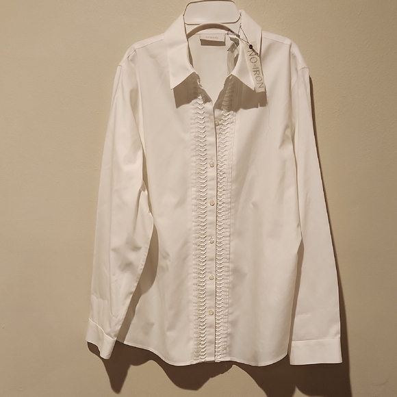 Chico's Tops - ❤️ NWT! CHICOS NO IRON BUTTON DOWN STRETCH COTTON POPLIN SHIRT, 8 -10